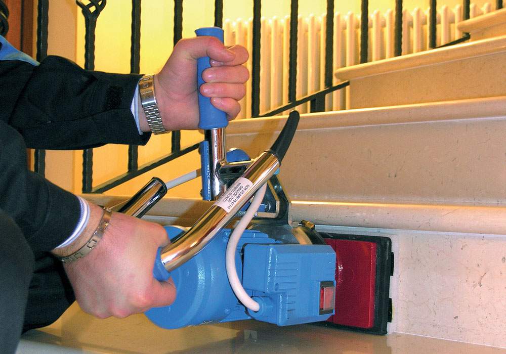 Orbital polishing machine for stairs 